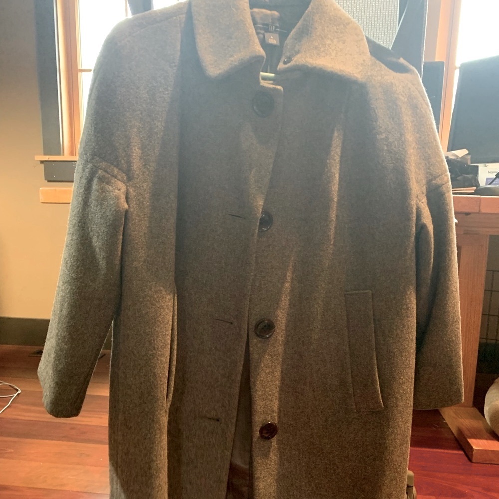 Top coat with 3/4 sleeve.